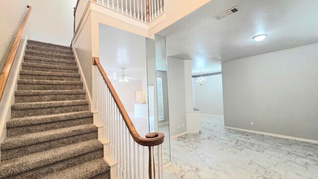 Building Photo - 4101 Pinewood Dr