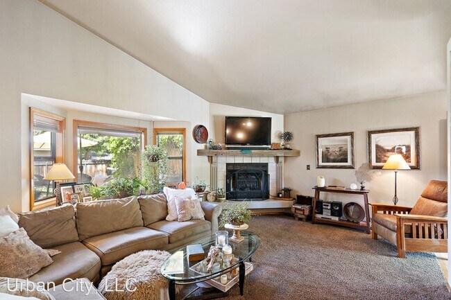 Building Photo - 3 br, 2 bath House - 150 E. Linden