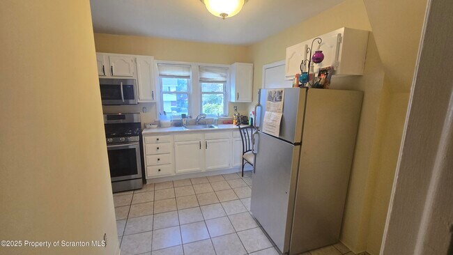 Foto del edificio - 75 Melrose Ave