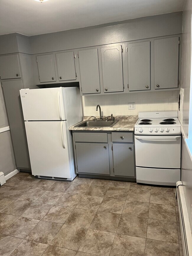 Building Photo - D2 Unit 2 Colonial Drive