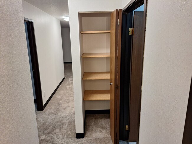 Foto del edificio - 341 Prairiewood Cir S