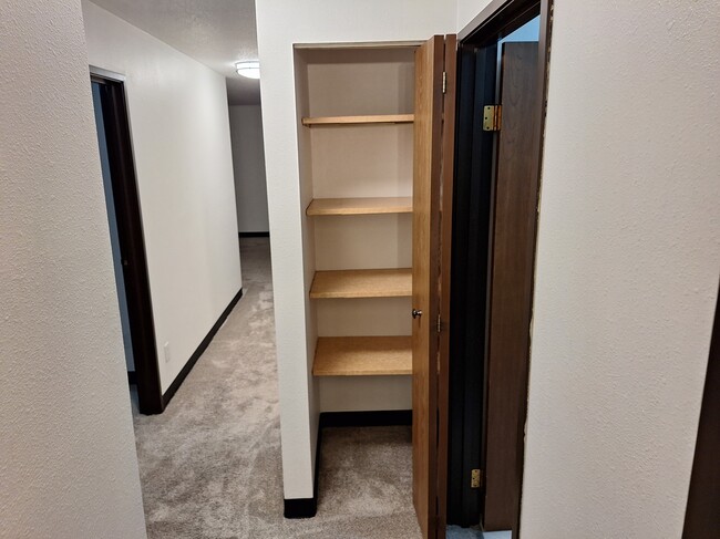Building Photo - 341 Prairiewood Cir S