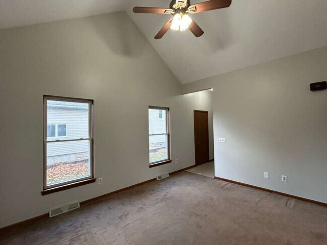 Foto del edificio - Beautiful 3-Bedroom, 2-Bath Home in the Heart of Painesville