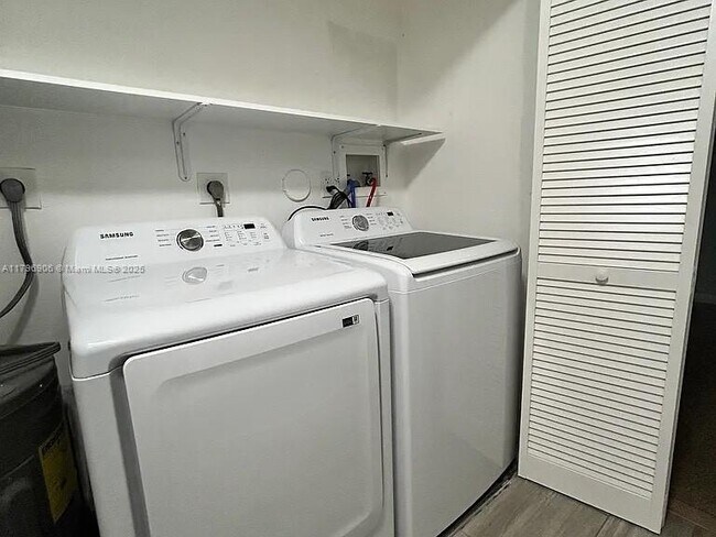 Foto del edificio - 1220 NW 122nd Ter