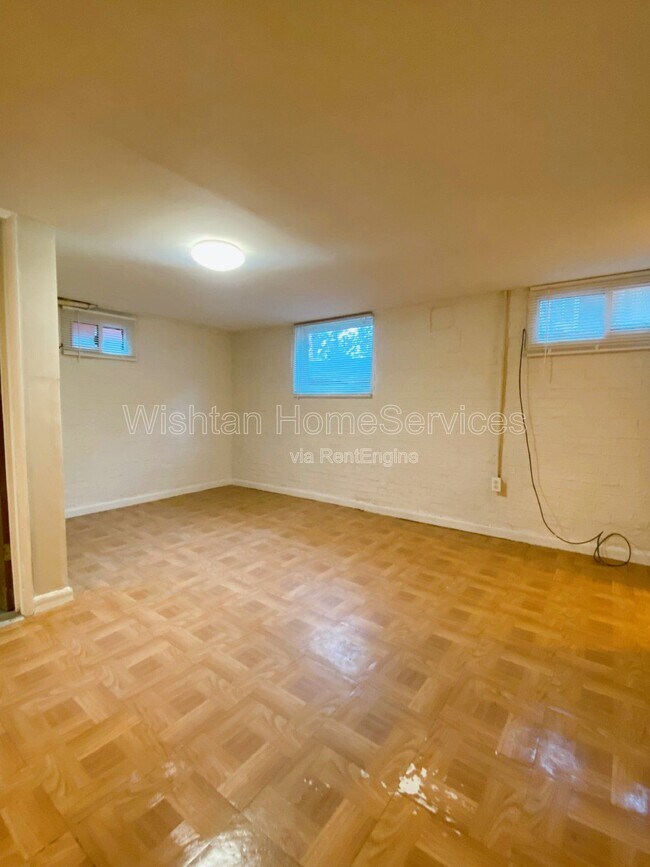 Foto del edificio - 236 W Washington St