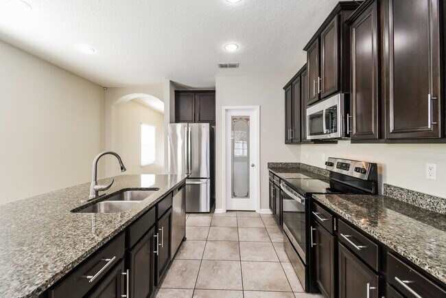 Building Photo - 869 Glendale Ln