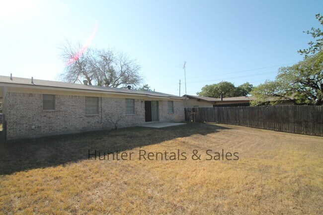 Building Photo - Delightful Three-Bedroom Cove Home