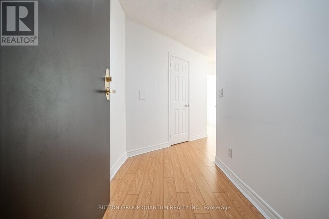 Building Photo - 30 Grand Trunk Crescent