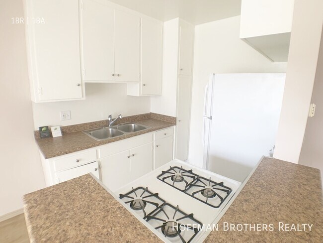 Foto del edificio - 12620 Caswell Ave