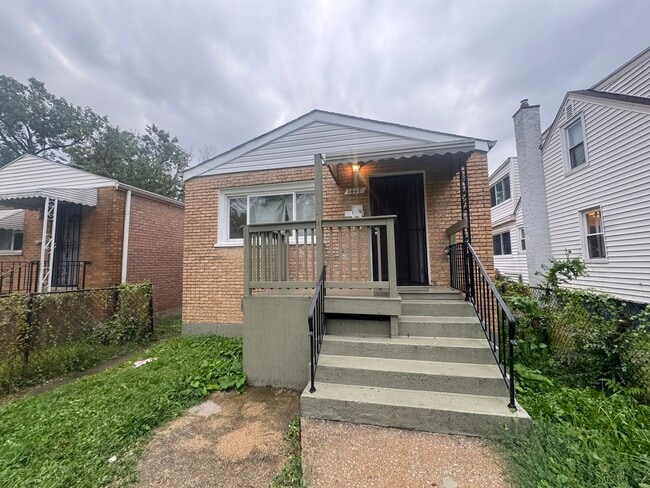 Building Photo - 1447 W 114th Pl