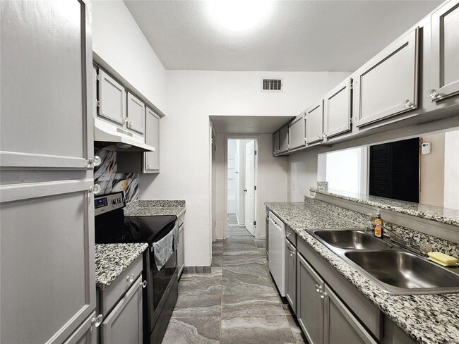 Building Photo - 14550 Fonmeadow Dr