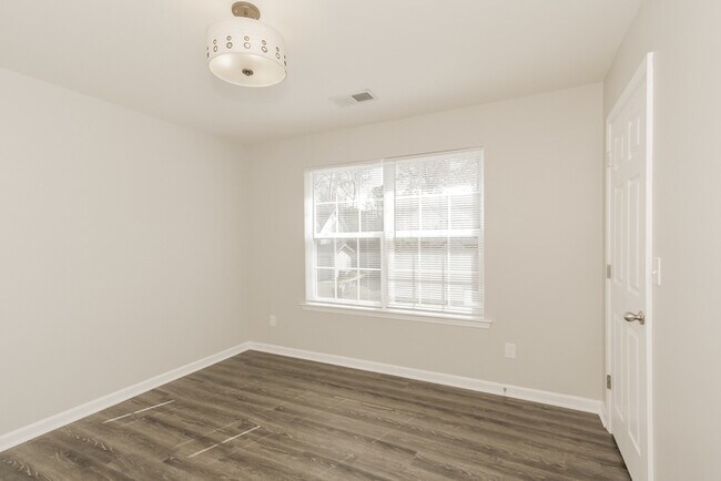 Building Photo - Gorgeous 4BR 2.5BA Home