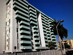 Building Photo - 1825 W 44th Pl