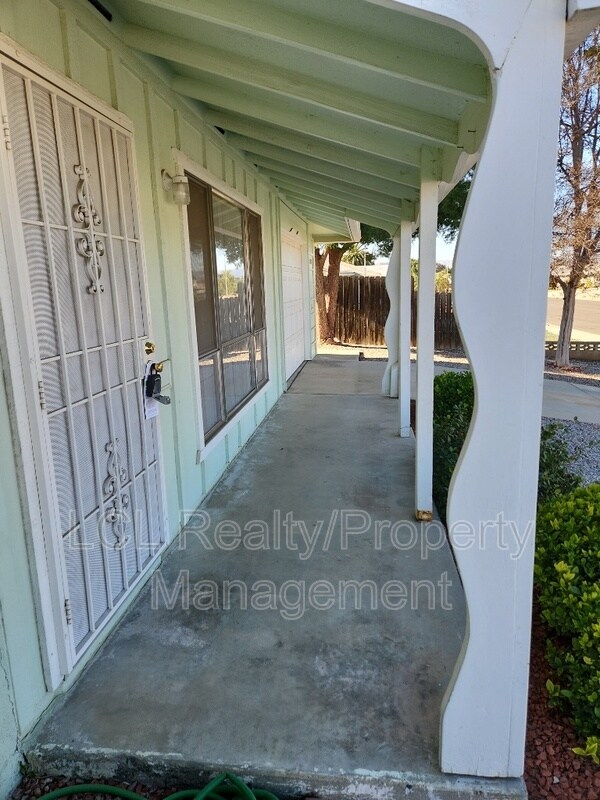 Foto del edificio - 26787 Oakmont Dr