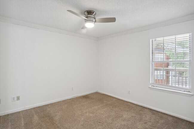 Building Photo - 1010 Chastain Park