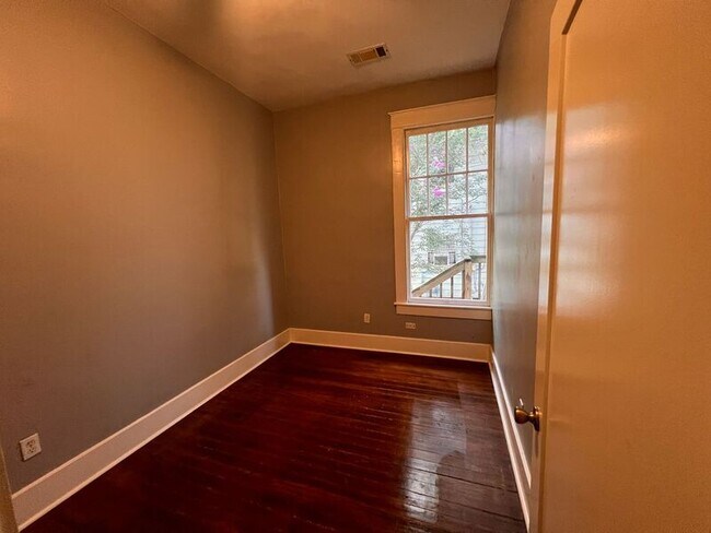 Foto del edificio - 1601 Hanger St