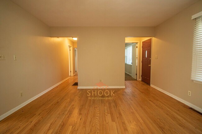 Foto del edificio - AVAILABLE MID JULY - COZY AND CHARMING 3BR HOME CLOSE TO CAMPUS