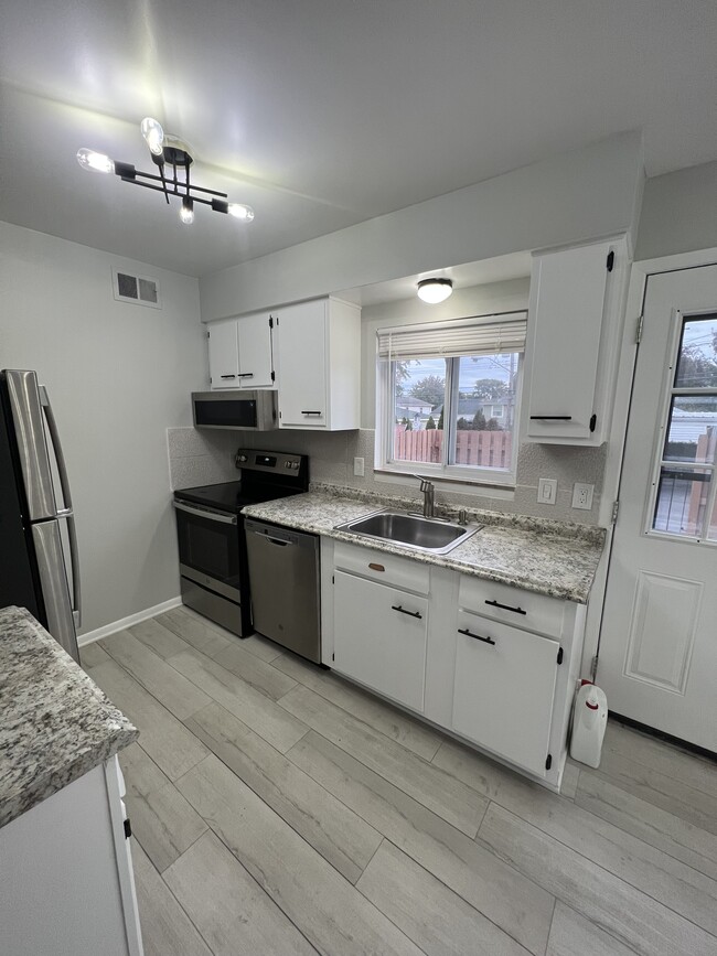 Foto del edificio - 4824 Mansfield Ave