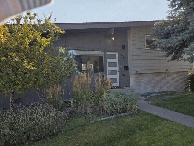 Foto del edificio - 3Bedroom, 2.5 Bath Mid Century Modern Home...