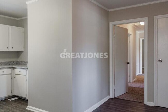 Building Photo - 1570 Engle Dr