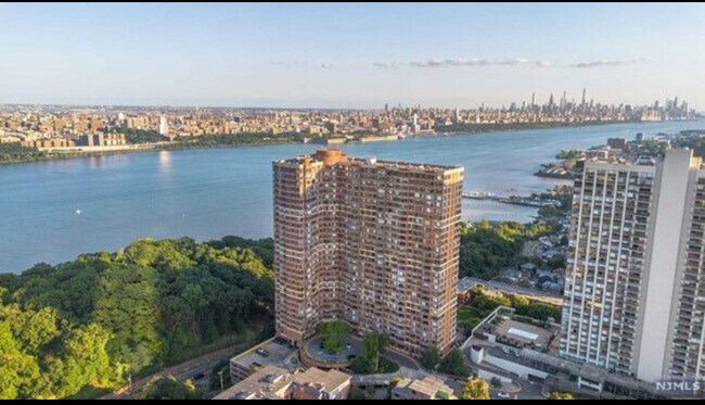 Building Photo - 100 Old Palisade Rd