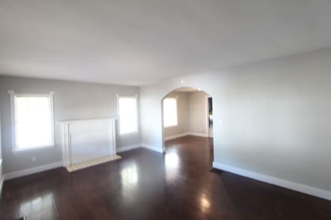 Foto del edificio - New On The Market with Fresh Updates!! Bet...