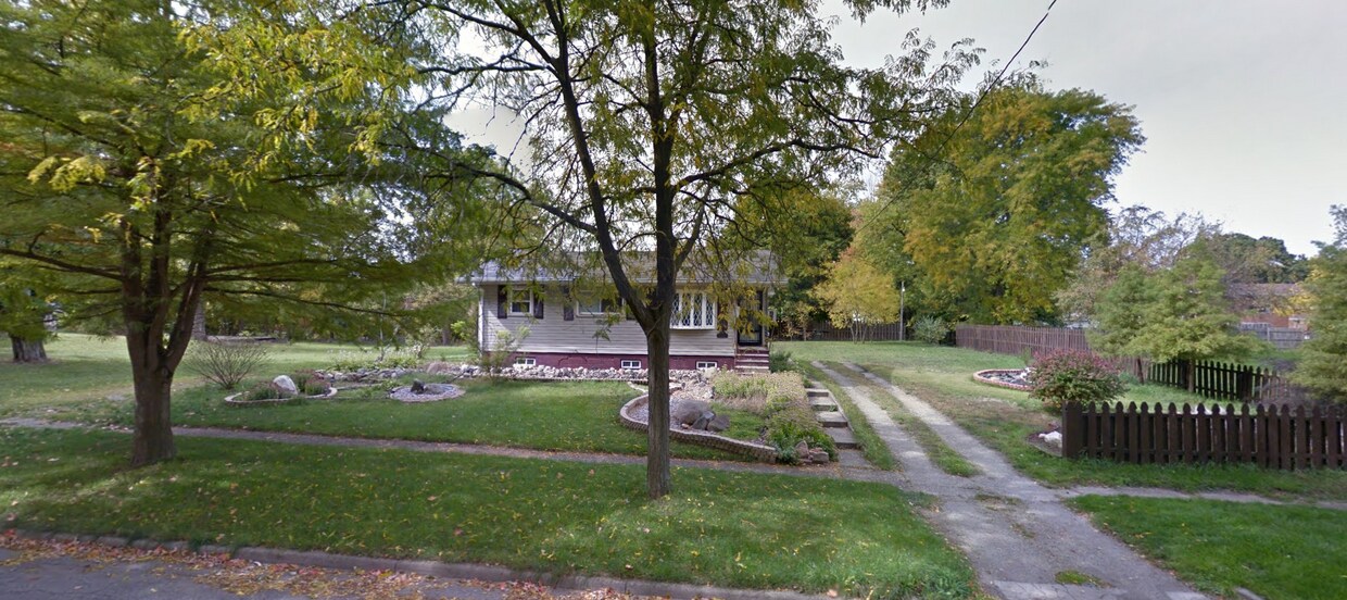 817 Carson St, Albion, MI 49224 House Rental in Albion, MI