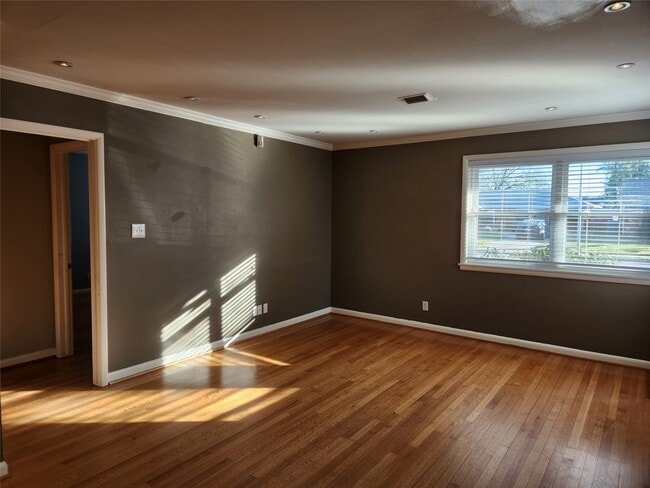 Building Photo - 6418 Woodbrook Ln