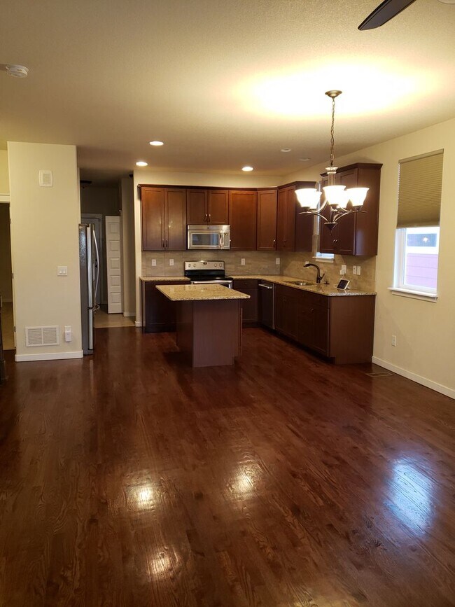 Building Photo - Newer 4 Bedroom, 3 Bath home in Gold Hills...