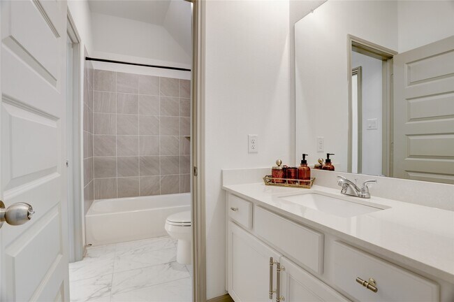 Foto del edificio - 1922 Pleasant Grove Dr