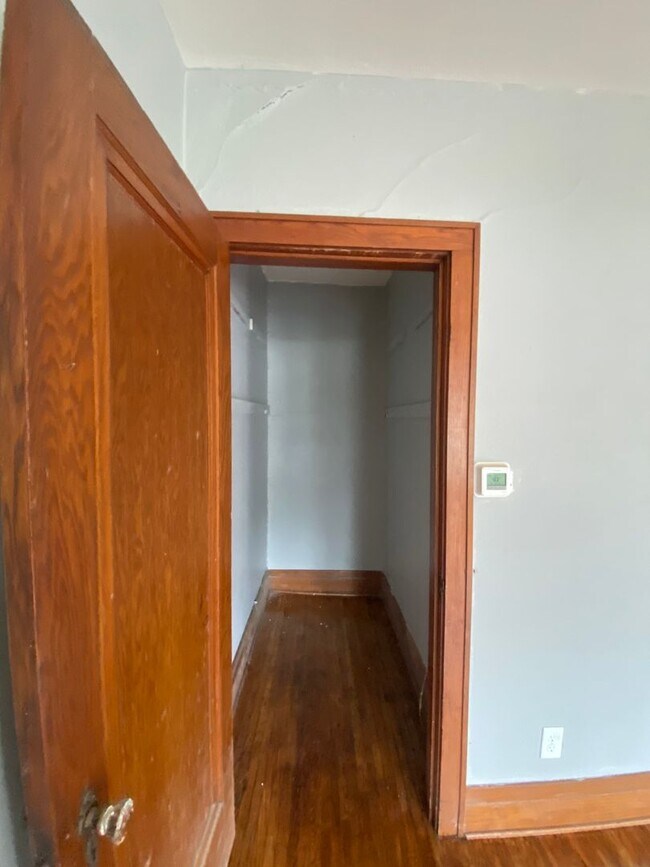 Building Photo - 1 Bedroom Duplex for Rent 216 Pleasant Wat...