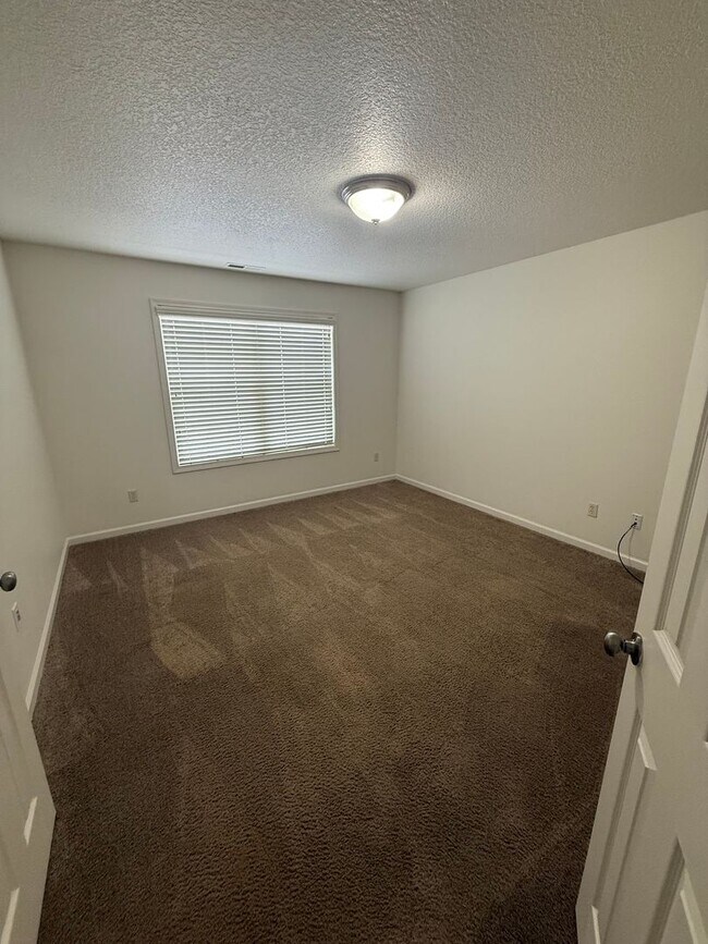 Foto del edificio - New 3 bedroom listing!