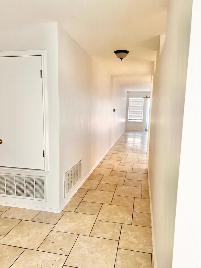 Foto del edificio - 1700 Pannier Ln