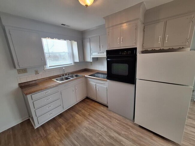 Building Photo - 719 Post Ave