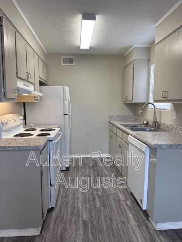 Building Photo - 2573 Tobacco Rd