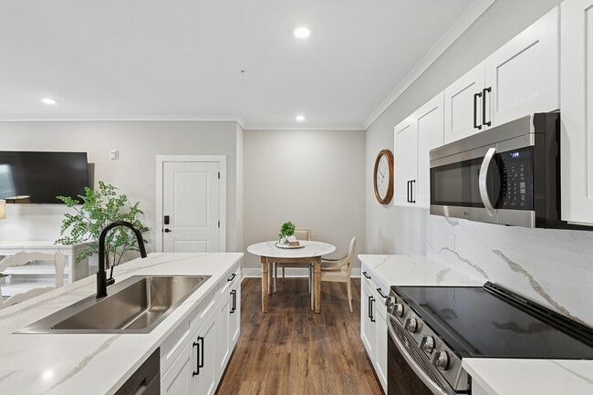 Kitchen - Pointe Grand Champions Village