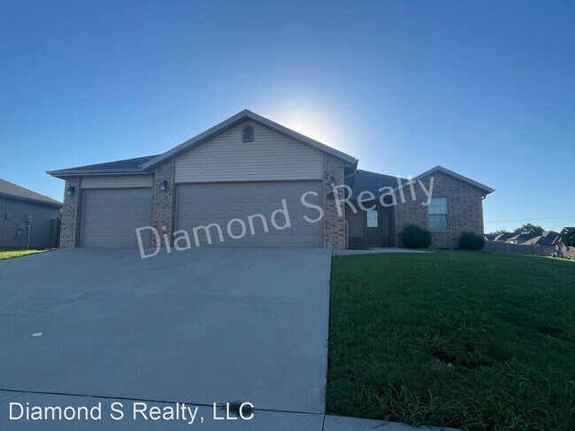 Building Photo - 3 br, 2 bath House - 3102 N Albertha Ave