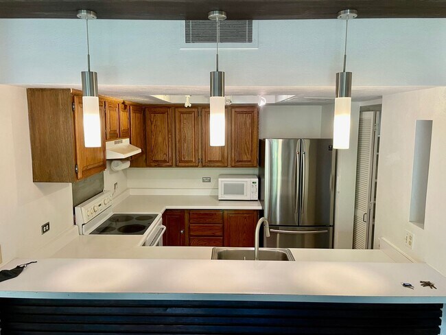 Building Photo - Available Now | A Beautiful 2 bed / 2 bath...