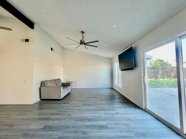 Building Photo - AVAILABLE NOW! JUST REMODELED! 4 Bedroom 2 Bathroom Home Downtown Palm Springs!