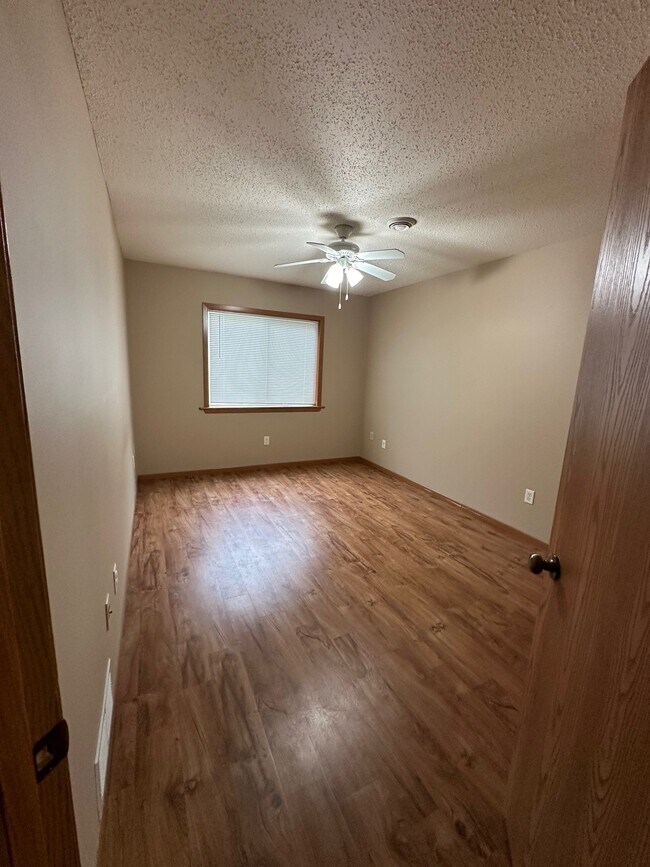 Foto del edificio - 1521 6th St E