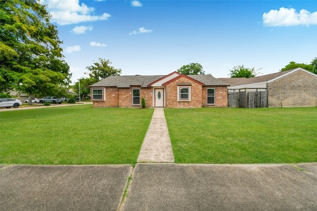 Building Photo - 15834 Fern Basin Dr