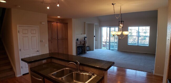 Foto del edificio - 2354 Robindale Way