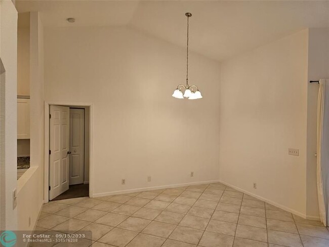 Building Photo - 5845 Eagle Cay Cir