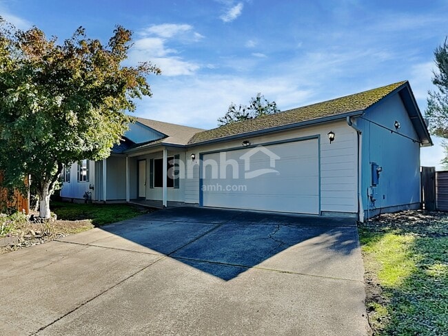 Building Photo - 1774 Cherrybloom Ct SE