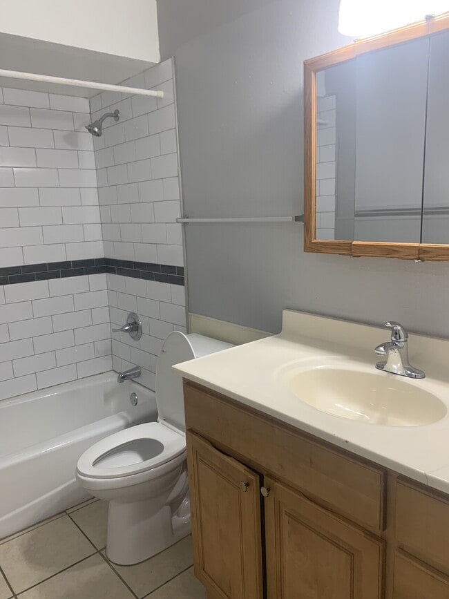 Building Photo - 3939 Country Place (A + B)