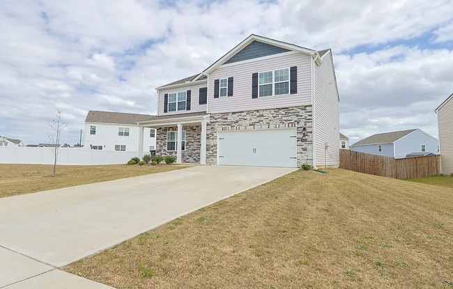 Building Photo - Beautiful 5 Bedroom, 3 Bath Home- New to Rental Market- Short Commute to Ft. Bragg