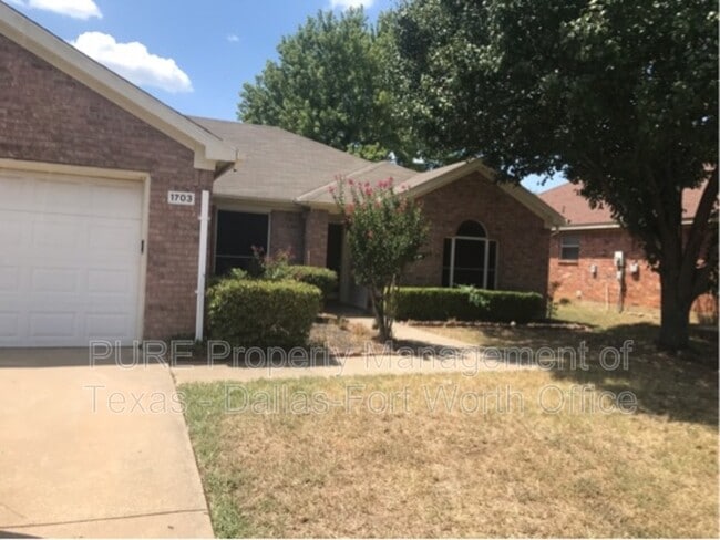 Foto del edificio - 1703 Country Crest Ln