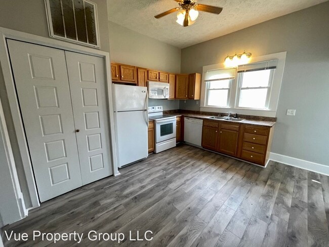 Building Photo - 2 br, 1 bath House - 428 E Vermont Street