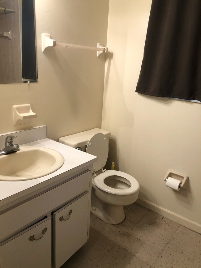 Building Photo - 12140 Magnolia St