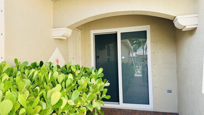 Building Photo - 8601 Mangrove Cay